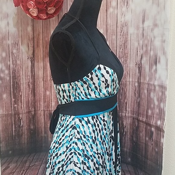 Speechless halter dress with assymmetrical fall - Picture 5 of 6